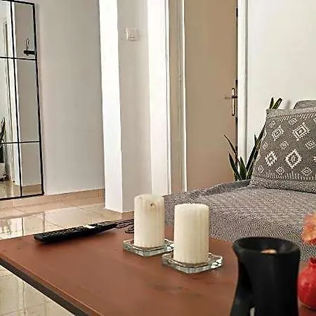 Leo's And Xerxes' Place 4*