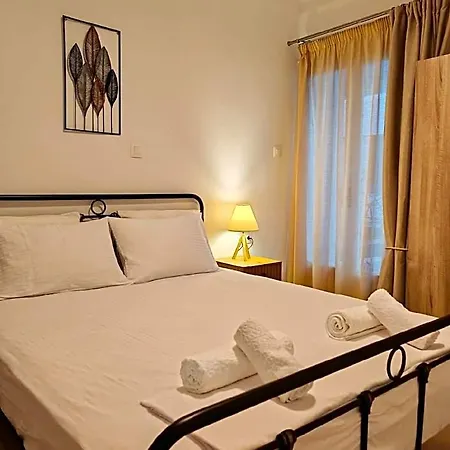 Hotel Leo's And Xerxes' Place