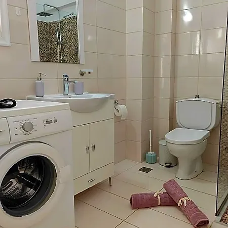 Leo's And Xerxes' Place Hotel