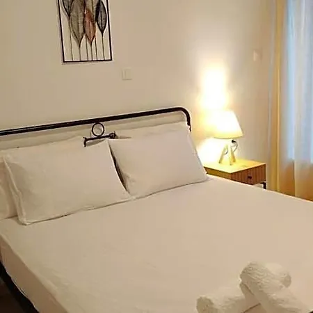 Leo's And Xerxes' Place Hotel